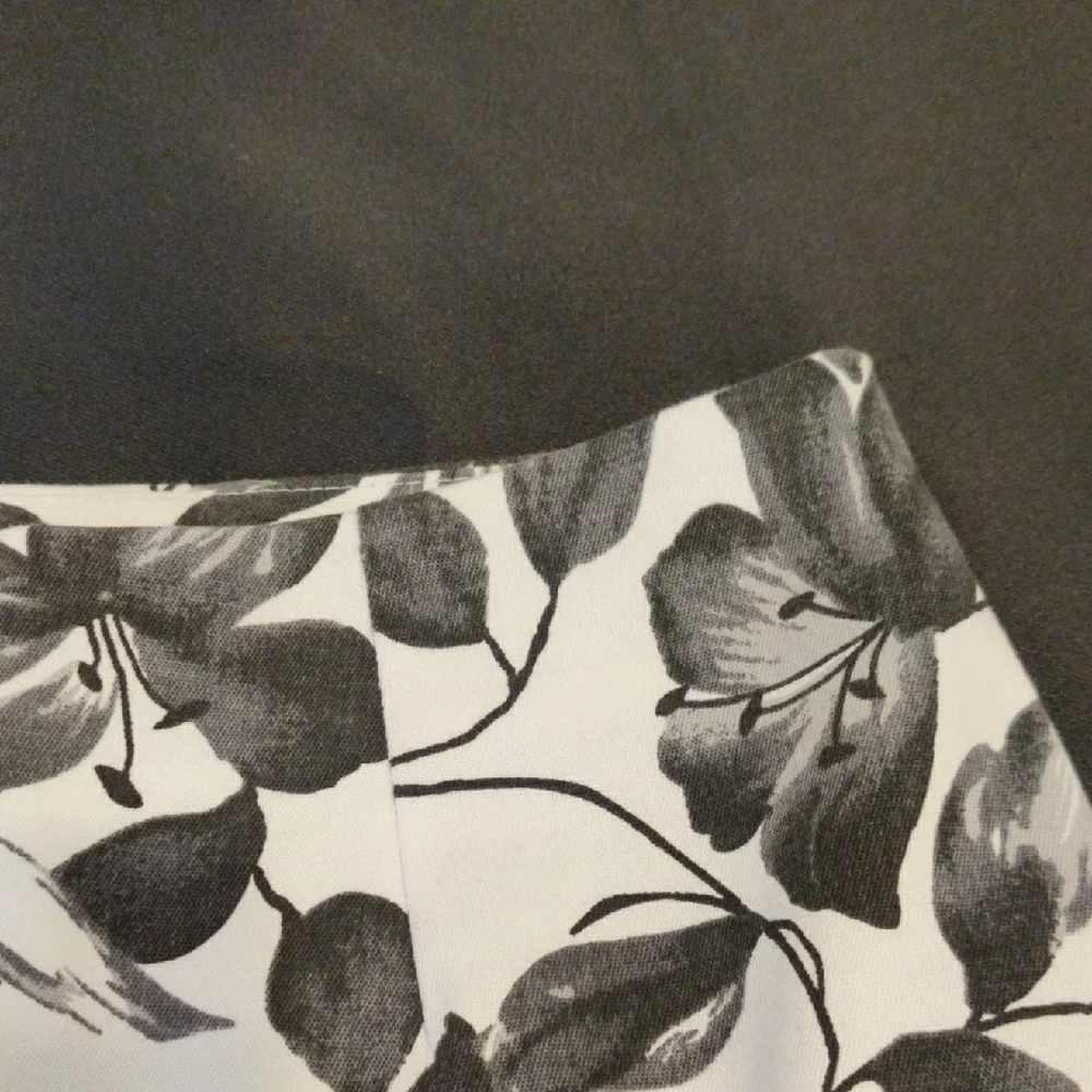 Erik Stewart. Floral Black and White Pants - Picture 5 of 9
